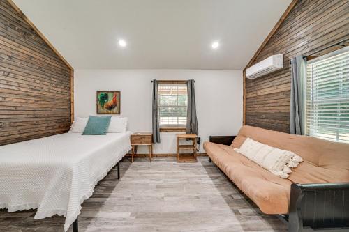 Secluded Broken Bow Cabin with Fishing Pond and Views! Secluded Broken Bow Cabin with Fishing Pond and Views!