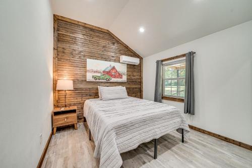 Secluded Broken Bow Cabin with Fishing Pond and Views! Secluded Broken Bow Cabin with Fishing Pond and Views!