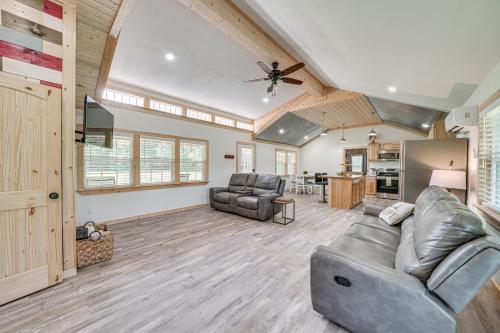 Secluded Broken Bow Cabin with Fishing Pond and Views! Secluded Broken Bow Cabin with Fishing Pond and Views!