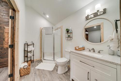 Secluded Broken Bow Cabin with Fishing Pond and Views! Secluded Broken Bow Cabin with Fishing Pond and Views!