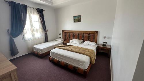 3 twin beds
