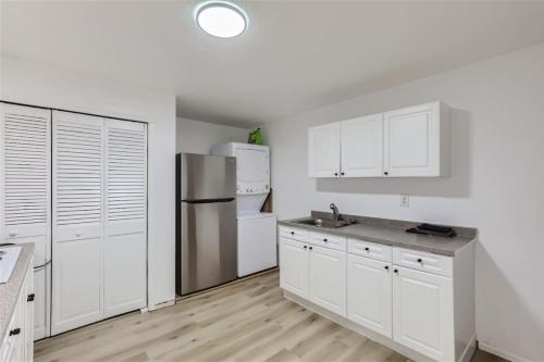15-mins from DIA, Remodeled, Cozy Downstairs Unit in Aurora, USA