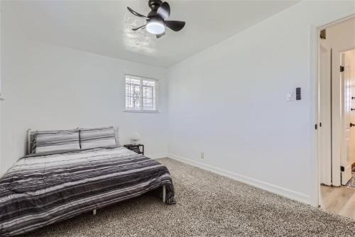 15-mins from DIA, Fenced-Yard, Garage, Remodeled in Aurora, USA