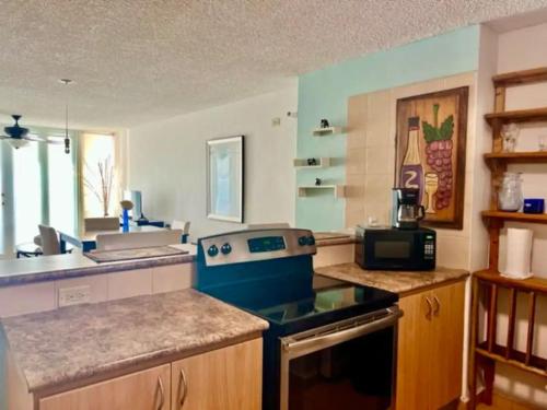 Oceanview Costa del Mar Condo with Pool and Smart TV - image 4