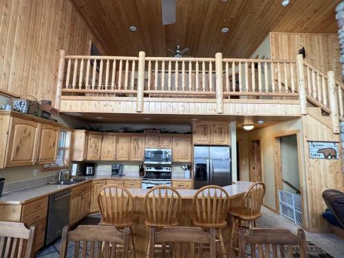 Mountain Life Cabin- 20 Miles to Yellowstone in Island Park, USA