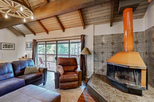 Walk to Golf & Restaurants: Serene Twain Harte Gem in Tvenharta (CA)