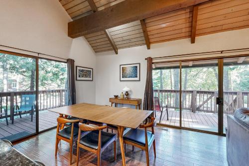Walk to Golf & Restaurants: Serene Twain Harte Gem in Tvenharta (CA)