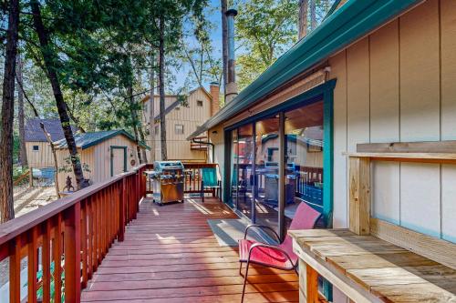 Walk to Golf & Restaurants: Serene Twain Harte Gem in Tvenharta (CA)