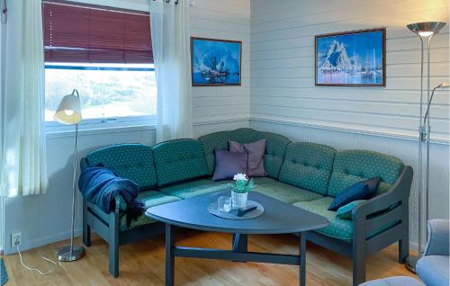 Cozy Apartment In Offersøy With Sauna in Vestbygd