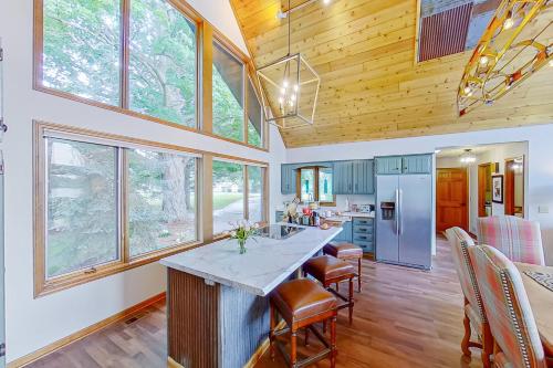 The 711 Lake House in Paw Paw, USA
