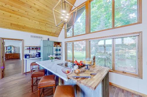 The 711 Lake House in Paw Paw, USA