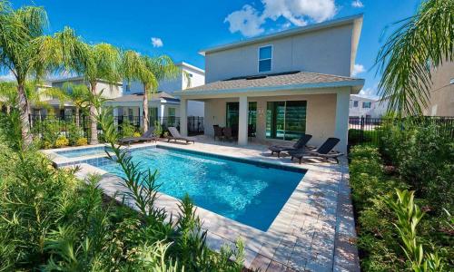 Homey 5 Bdrm Villa with Private Pool at Encore - Tap to explore photos