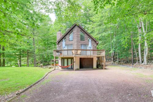 Family Cabin Walk to Lake Wallenpaupack and Marina! - image 6