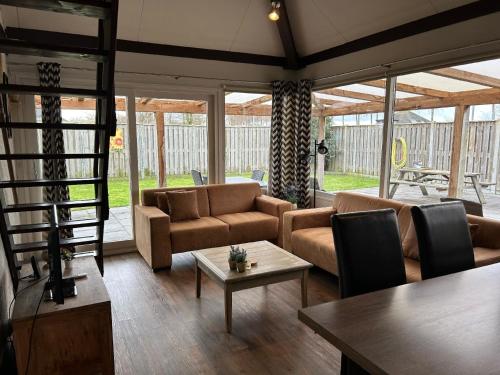 Ferienhaus "Lavendelhauschen" mit Pool in Stavenisse