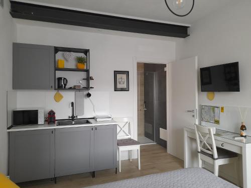 Double Room with Private Bathroom image 8