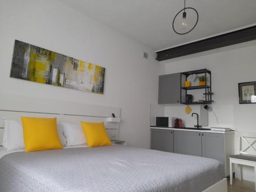Double Room with Private Bathroom image 9