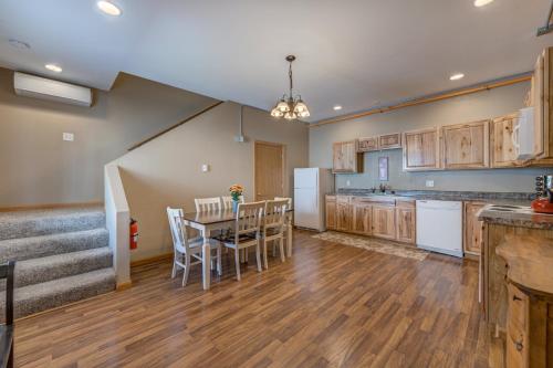 Sunrise Condo - Sunny Loft Bedrooms Near The Beach in Pepin, USA