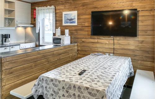 virtuve, Amazing Home In Offersøy With Sauna in Vestbygd