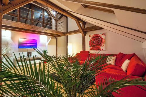 Amazing Charles Bridge Apartment, Prague (photo 3)