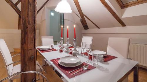 Amazing Charles Bridge Apartment, Prague (photo 9)