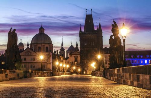 Amazing Charles Bridge Apartment, Prague (photo 2)