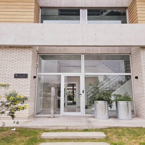 Moderno departamento Condo SUITE c cochera in Antartida Argentina