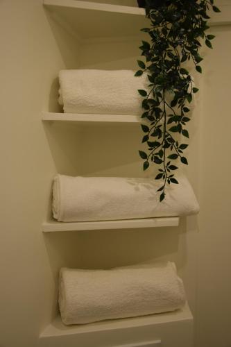 Ванна кімната, Quiet Tiny Apartment in Версаль