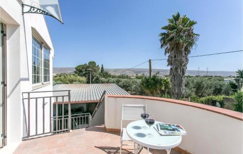 Beautiful apartment in Comiso w/ Outdoor swimming pool Outdoor swimming pool and 2 Bedrooms - image 2