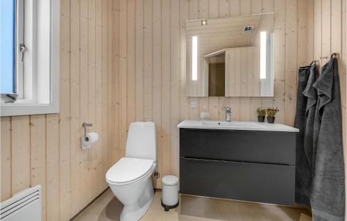 Bathroom, Three-Bedroom Holiday Home In Vaggerlose in Idestrup