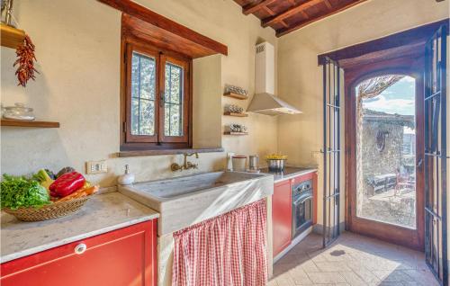 Konyha, 3 Bedroom Gorgeous Home In Greve In Chianti in Sezzate