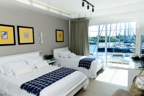 2 twin beds