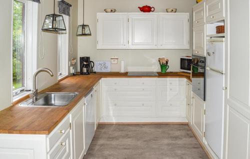 Kitchen, 3 Bedroom Amazing Home In Mariager in Mariager