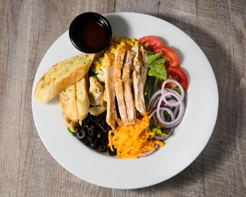 餐飲選擇, 肖特灣碼頭酒店 (Marina Hotel at Shelter Bay) in 謝爾曼堡