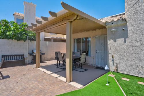 Instalações, 8BR 5BA SuperHero Retreat-King Beds, BBQ, Hammock, Firepit, MiniGolf, WorkSpace in Las Vegas (NV)
