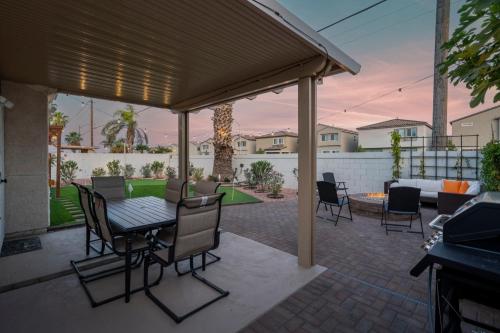 Instalações, 8BR 5BA SuperHero Retreat-King Beds, BBQ, Hammock, Firepit, MiniGolf, WorkSpace in Las Vegas (NV)