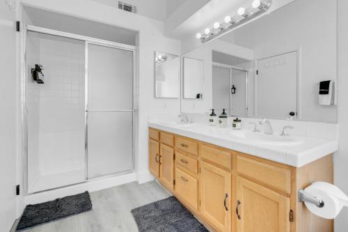 8BR 5BA SuperHero Retreat-King Beds, BBQ, Hammock, Firepit, MiniGolf, WorkSpace, Las Vegas (zdjęcie 10)