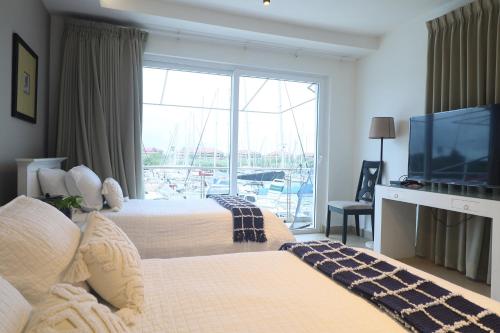 Marina Hotel at Shelter Bay in Fort Sherman