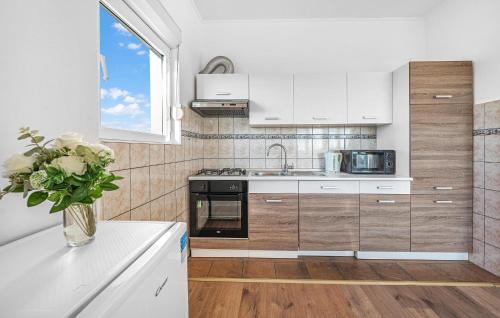 Konyha, Beautiful Home In Primosten With Wifi in Vadalj