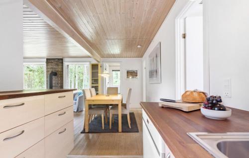 cuina, Pet Friendly Home In Kolind With Wifi in Kolind