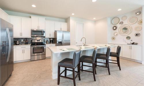 Spacious 8 Bdrm Abode with Spillover Spa in Encore, Киссимми (фото 6)