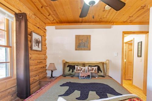 Tenderfoot Creek Cabin - image 5