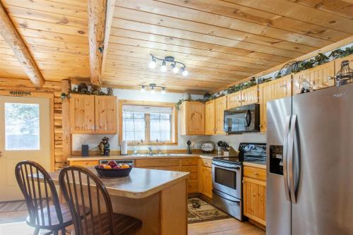 Tenderfoot Creek Cabin - image 2
