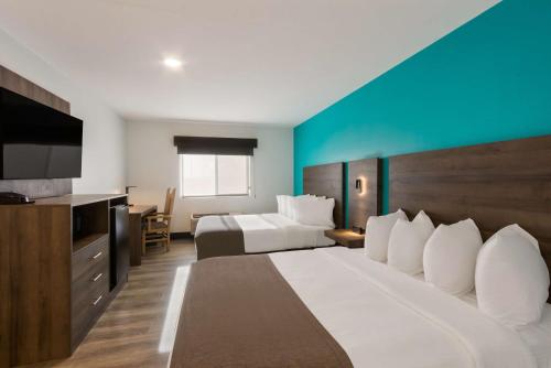Queen Room with Two Queen Beds - Non-Smoking