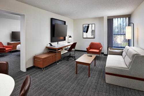 One-Bedroom King Suite