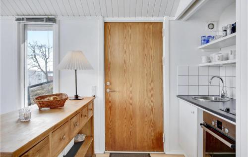 廚房, Awesome Home In Snekkersten With Wifi in 赫耳辛格
