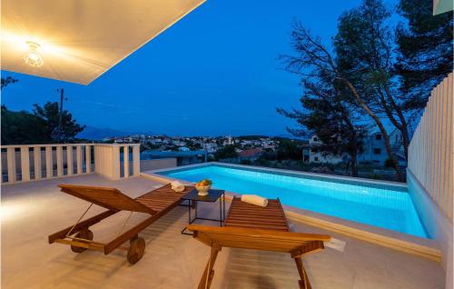 Awesome Home In Sumartin