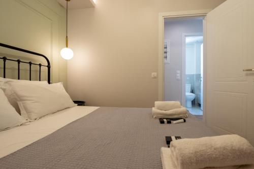 Live Life Plaka - main image