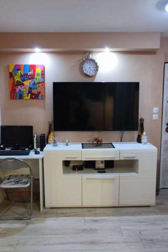 One-Bedroom Apartment with Balcony and Sea View image 10