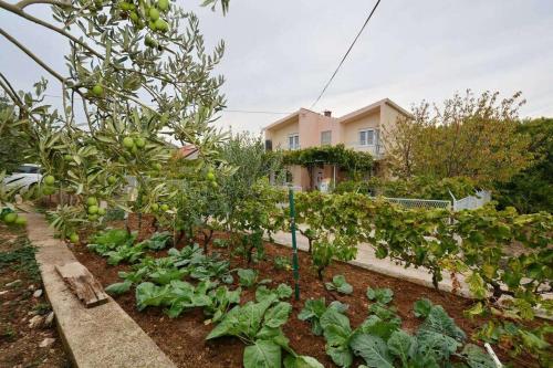 Holiday house with a parking space Kastel Stafilic Kastela - 23408 - image 5