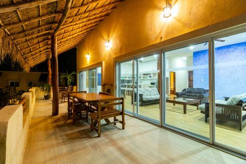 شرفة/ تراس, Hotel & Suites Oasis Bacalar in Bacalar